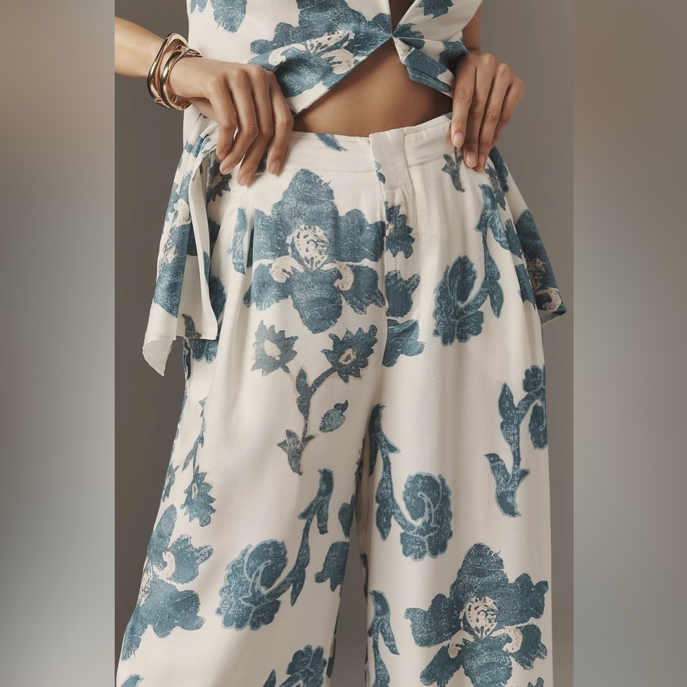 NWT! By Anthropologie Silky Trousers in Blue Cream Floral Design - Size Small 💐 - Picture 4 of 4